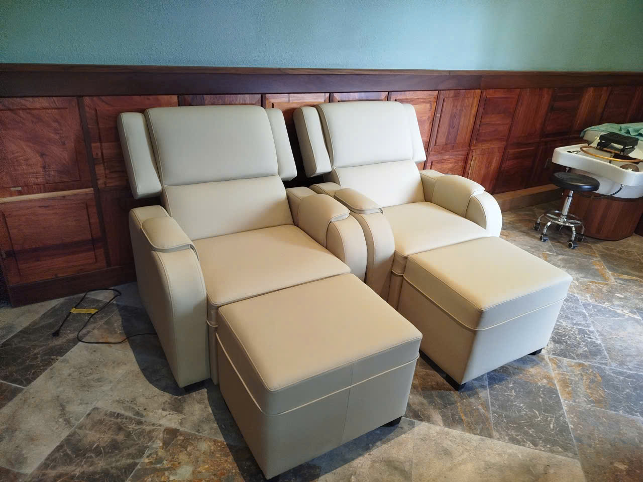 nội thất cho tiệm nail giá xưởng tại TP HCM